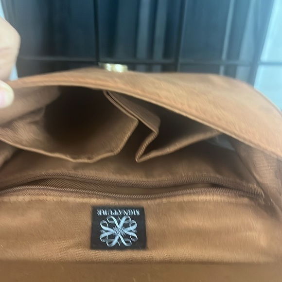 Vintage long strap shoulder bag. Faux Leather/suede with faux leather tassel. - Picture 7 of 9